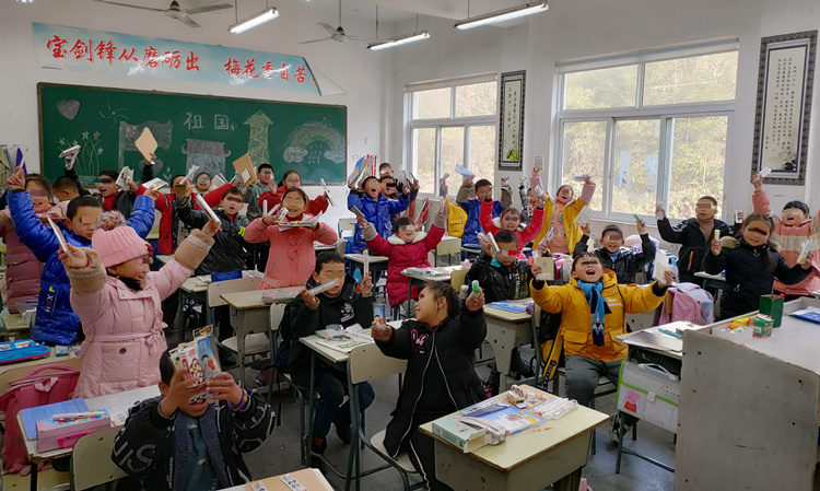 为爱升温丨上海晨光公益基金会向广元捐赠价值3.35万元的文具